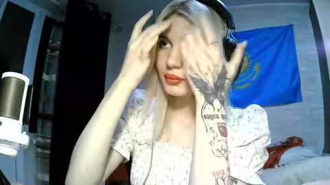 Snapshot of starremick chatting on 09-16-25, 03:46 Katie online show from 09-16-25, 03:46