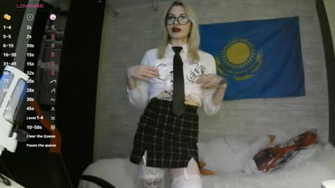Snapshot of starremick chatting on 09-29-25, 03:06 Katie online show from 09-29-25, 03:06