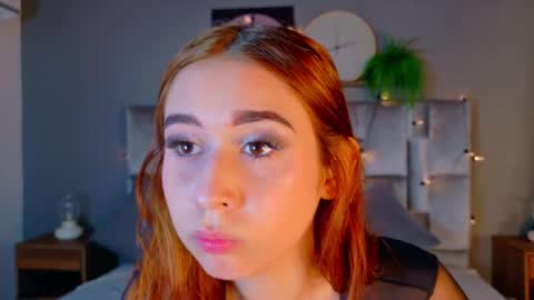 M O O N  online show from 04-22-26, 02:58