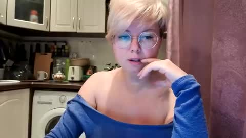 Snapshot of stasya_07 chatting on 10-15-25, 01:17 Stasya online show from 10-15-25, 01:17