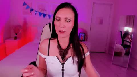 Snapshot of steaflers_mom chatting on 10-14-25, 06:58 steaflers_mom online show from 10-14-25, 06:58