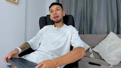 Snapshot of stebansilv_ chatting on 04-06-26, 12:06 Steban online show from 04-06-26, 12:06