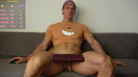Snapshot of steevemuscle chatting on 05-13-26, 02:42 Steeve online show from 05-13-26, 02:42