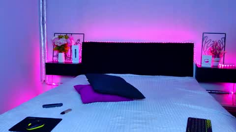 Snapshot of stefaevans chatting on 12-21-25, 01:46 Stefa online show from 12-21-25, 01:46