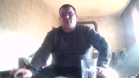 Snapshot of stefan90pt chatting on 01-27-25, 11:54 Stefan online show from 01-27-25, 11:54