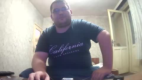 Snapshot of stefan90pt chatting on 09-15-25, 08:53 Stefan online show from 09-15-25, 08:53