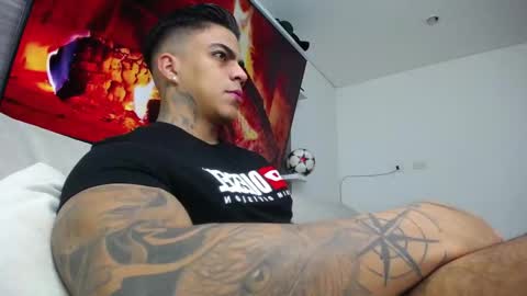 Snapshot of stefan_macallan chatting on 03-25-26, 01:22 Macallan online show from 03-25-26, 01:22