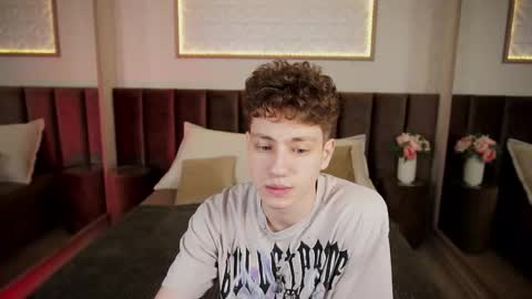 Esrefan online show from 03-08-26, 08:34