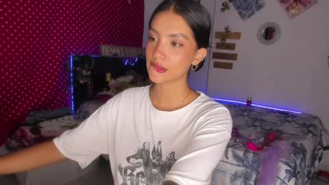 Im MiaIts my first day here  online show from 01-10-25, 01:53