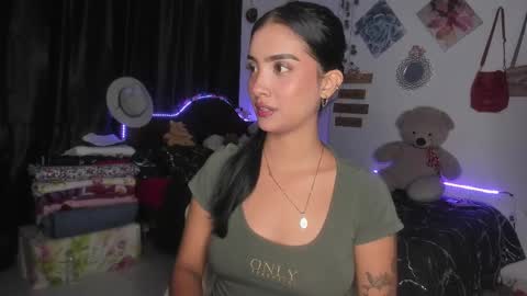 Im MiaIts my first day here  online show from 02-20-25, 12:52