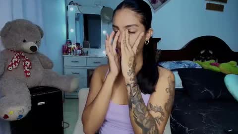 Im MiaIts my first day here  online show from 10-04-25, 12:30