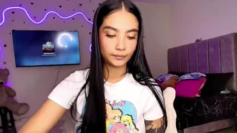 Im MiaIts my first day here  online show from 02-21-26, 10:55
