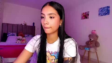 Im MiaIts my first day here  online show from 03-17-26, 08:34