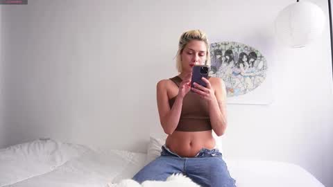 Snapshot of stefigirl chatting on 02-05-26, 05:50 Stef online show from 02-05-26, 05:50