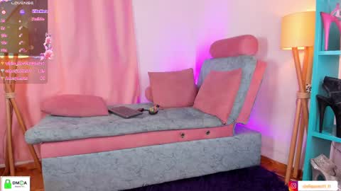 Snapshot of stefiqueen_11_ chatting on 02-20-25, 05:55 StefBri online show from 02-20-25, 05:55