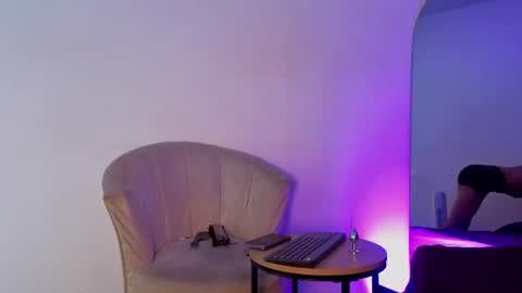 Steicy online show from 06-16-26, 01:03