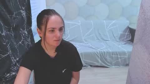 Snapshot of stella820422 chatting on 01-11-26, 02:27 stella820422 online show from 01-11-26, 02:27