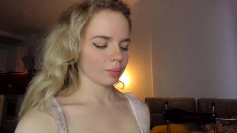 Asella online show from 12-29-24, 12:01