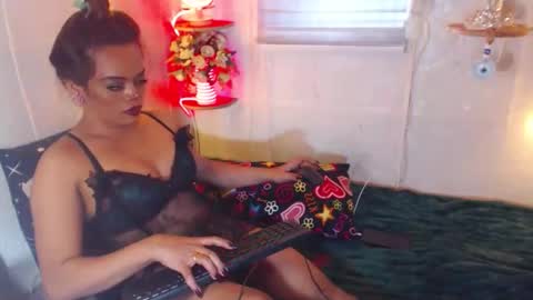 Snapshot of stellabronze chatting on 01-20-25, 11:21 stella online show from 01-20-25, 11:21