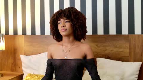 Snapshot of stellaciel_ chatting on 10-23-25, 10:52 S T E L L A online show from 10-23-25, 10:52