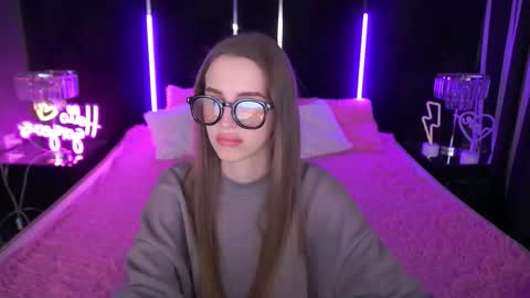 stellahoneywell online show from 10-21-25, 12:50