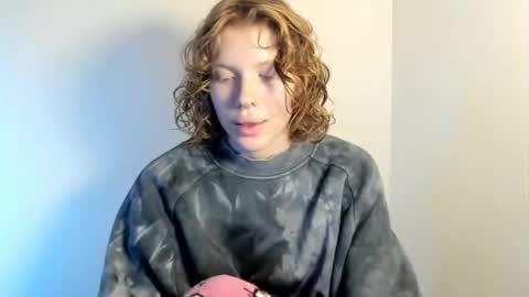 Snapshot of stellaswen chatting on 10-15-25, 11:43 S T E L L A online show from 10-15-25, 11:43