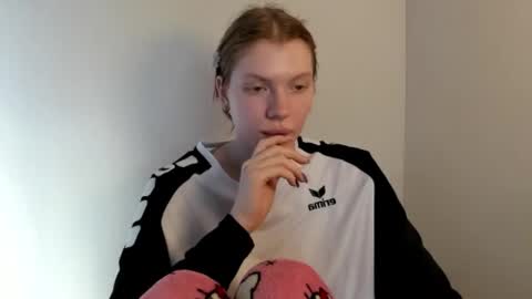 Snapshot of stellaswen chatting on 11-03-25, 09:43 S T E L L A online show from 11-03-25, 09:43