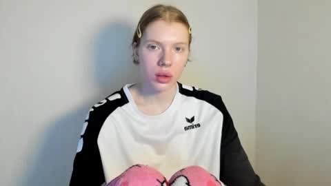 Snapshot of stellaswen chatting on 11-06-25, 10:05 S T E L L A online show from 11-06-25, 10:05