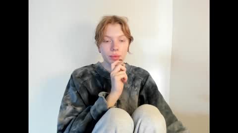 Snapshot of stellaswen chatting on 11-18-25, 08:08 S T E L L A online show from 11-18-25, 08:08