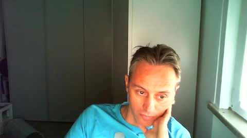 Snapshot of sten015 chatting on 07-16-26, 01:06 sten015 online show from 07-16-26, 01:06
