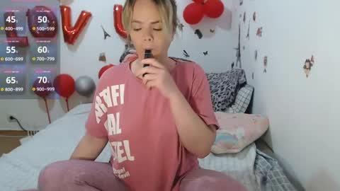 Stephanie   online show from 05-07-26, 10:20