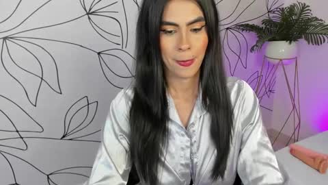 Snapshot of stephanya_ chatting on 12-17-24, 05:07 S T E P H A N Y A online show from 12-17-24, 05:07