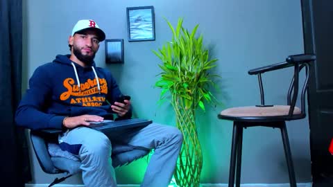 Snapshot of stev_velez chatting on 10-06-25, 12:02 Steve online show from 10-06-25, 12:02