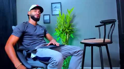 Snapshot of stev_velez chatting on 10-09-25, 11:19 Steve online show from 10-09-25, 11:19