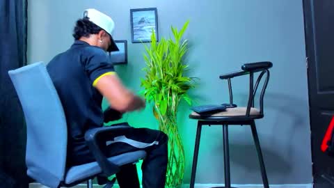 Snapshot of stev_velez chatting on 10-19-25, 02:18 Steve online show from 10-19-25, 02:18