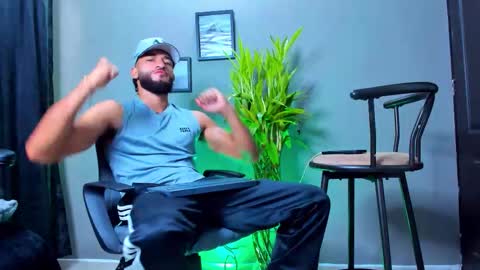 Snapshot of stev_velez chatting on 10-25-25, 02:24 Steve online show from 10-25-25, 02:24