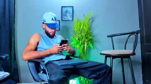 Snapshot of stev_velez chatting on 11-07-25, 02:06 Steve online show from 11-07-25, 02:06