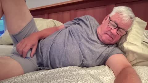 Snapshot of steve988279 chatting on 10-12-25, 09:58 Steve online show from 10-12-25, 09:58