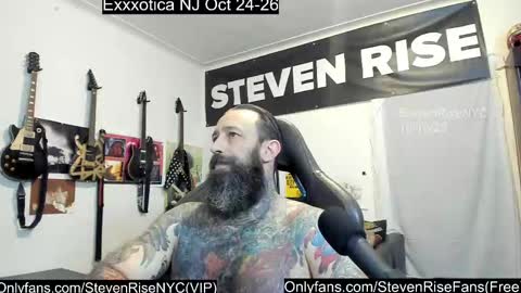 Snapshot of stevenrisenyc chatting on 10-14-25, 01:06 StevenRiseNYC online show from 10-14-25, 01:06