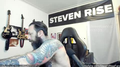 Snapshot of stevenrisenyc chatting on 10-31-25, 03:35 StevenRiseNYC online show from 10-31-25, 03:35
