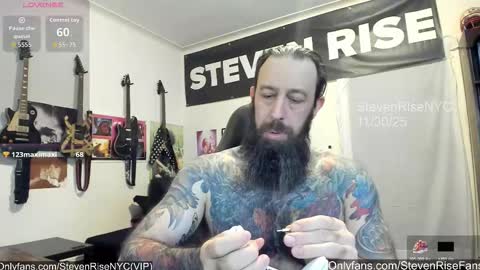Snapshot of stevenrisenyc chatting on 11-30-25, 01:37 StevenRiseNYC online show from 11-30-25, 01:37