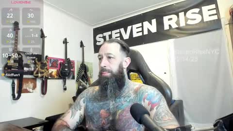 Snapshot of stevenrisenyc chatting on 12-14-25, 04:23 StevenRiseNYC online show from 12-14-25, 04:23