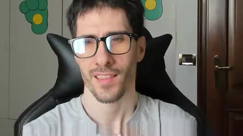 Snapshot of stevex870 chatting on 10-18-25, 01:12 Steve online show from 10-18-25, 01:12