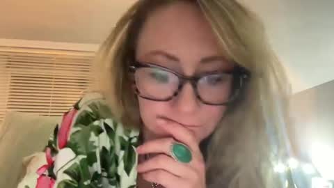 StevieGirl4U online show from 10-26-25, 11:20