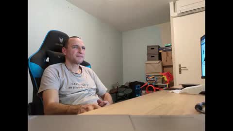 Snapshot of stickolive1 chatting on 01-13-26, 11:32 stickolive1 online show from 01-13-26, 11:32