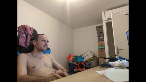 Snapshot of stickolive1 chatting on 02-25-26, 10:41 stickolive1 online show from 02-25-26, 10:41