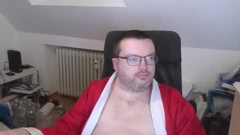 Snapshot of still_alive1985 chatting on 12-17-25, 07:36 Oliver online show from 12-17-25, 07:36