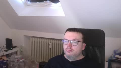 Snapshot of still_alive1985 chatting on 03-10-26, 06:40 Oliver online show from 03-10-26, 06:40