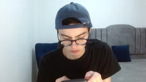 Snapshot of stiv_grant chatting on 05-09-26, 12:27 stiv_grant online show from 05-09-26, 12:27