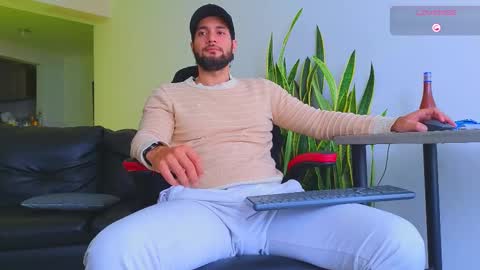 Snapshot of stiven_montiel chatting on 10-18-25, 12:28 Stiven Montiel online show from 10-18-25, 12:28